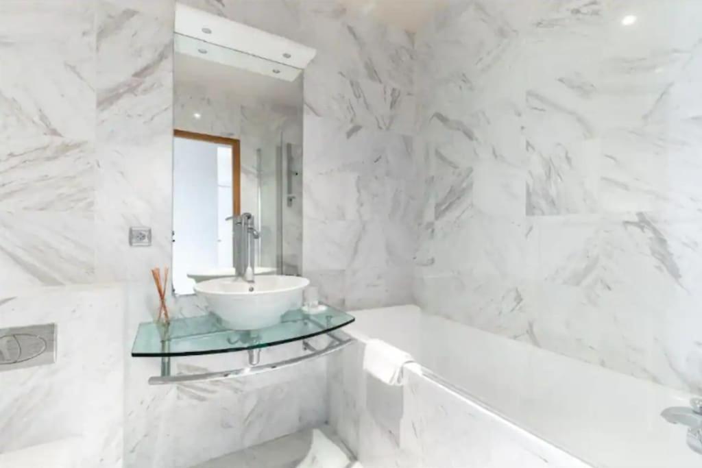 Avenue Montaigne Luxury Apartment 2Br 4P Paris Exteriör bild